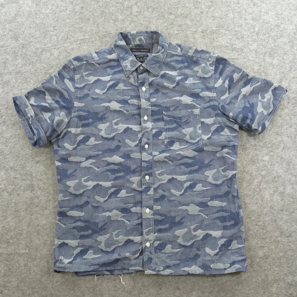 Banana Republic Shirt Mens Medium Blue Button Camo Camden Fit Short Sleeve